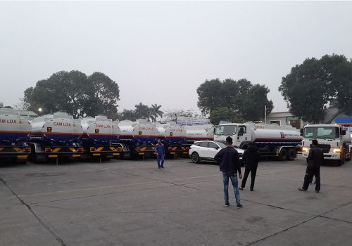 VŨ LINH BÀN GIAO LÔ XE CHỞ XĂNG DẦU CHO PETROLIMEX HÀ NỘI